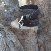 کمربند چرم طبیعی دستدوز چرم کسری با طراحی کلاسیک، سگک فلزی مقاوم و کیفیت ماندگار، مناسب استایل رسمی و روزمره