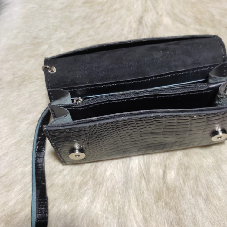 کیف پول دستدوز چرم کسری با طراحی منحصربهفرد و کلاسیک